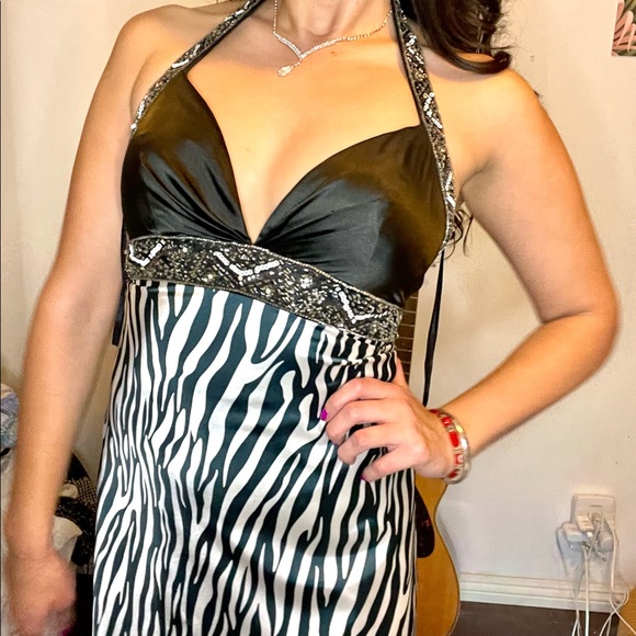 Formal Zebra print Dress 🦓 - Picture 2 of 5